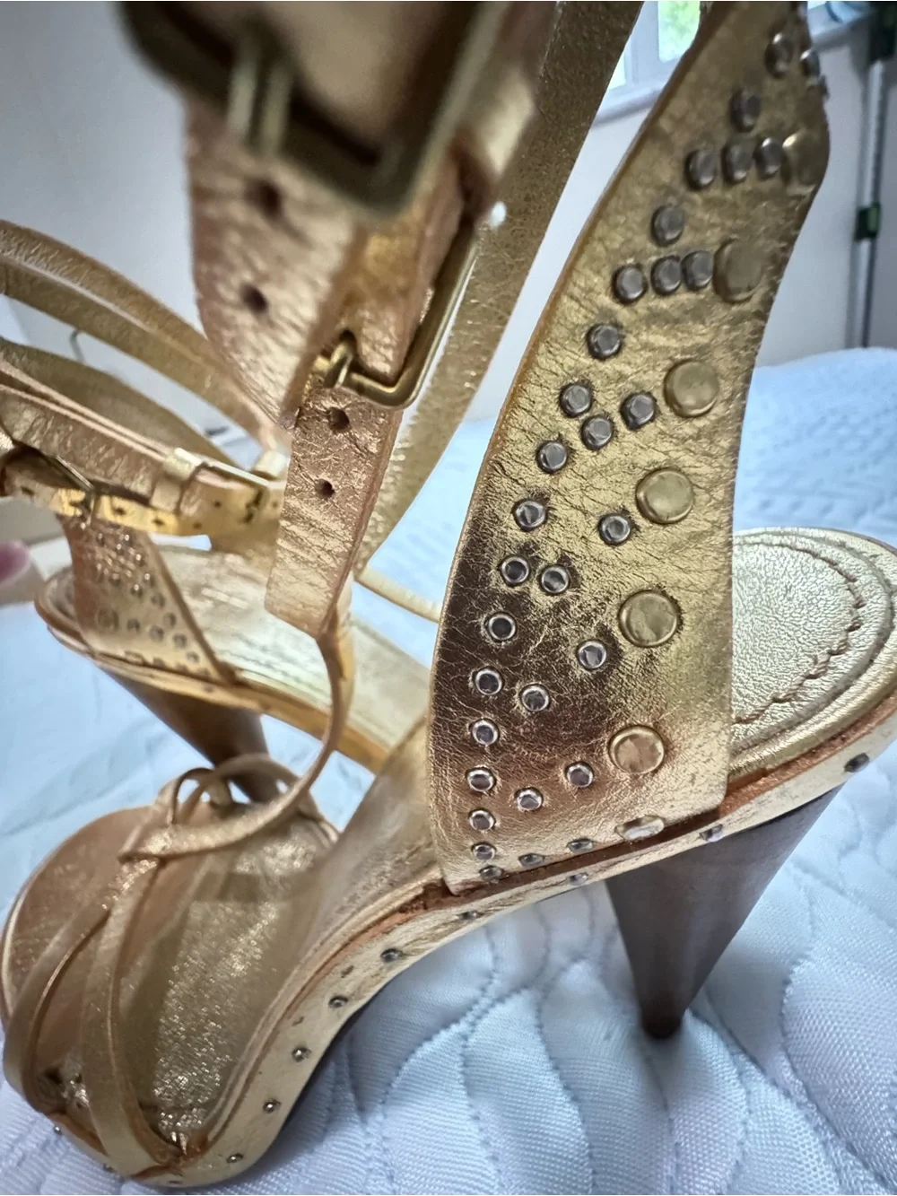 Burberry Hans 110 Runway Gold Leather T-Strap Sandals Heels EU 35
